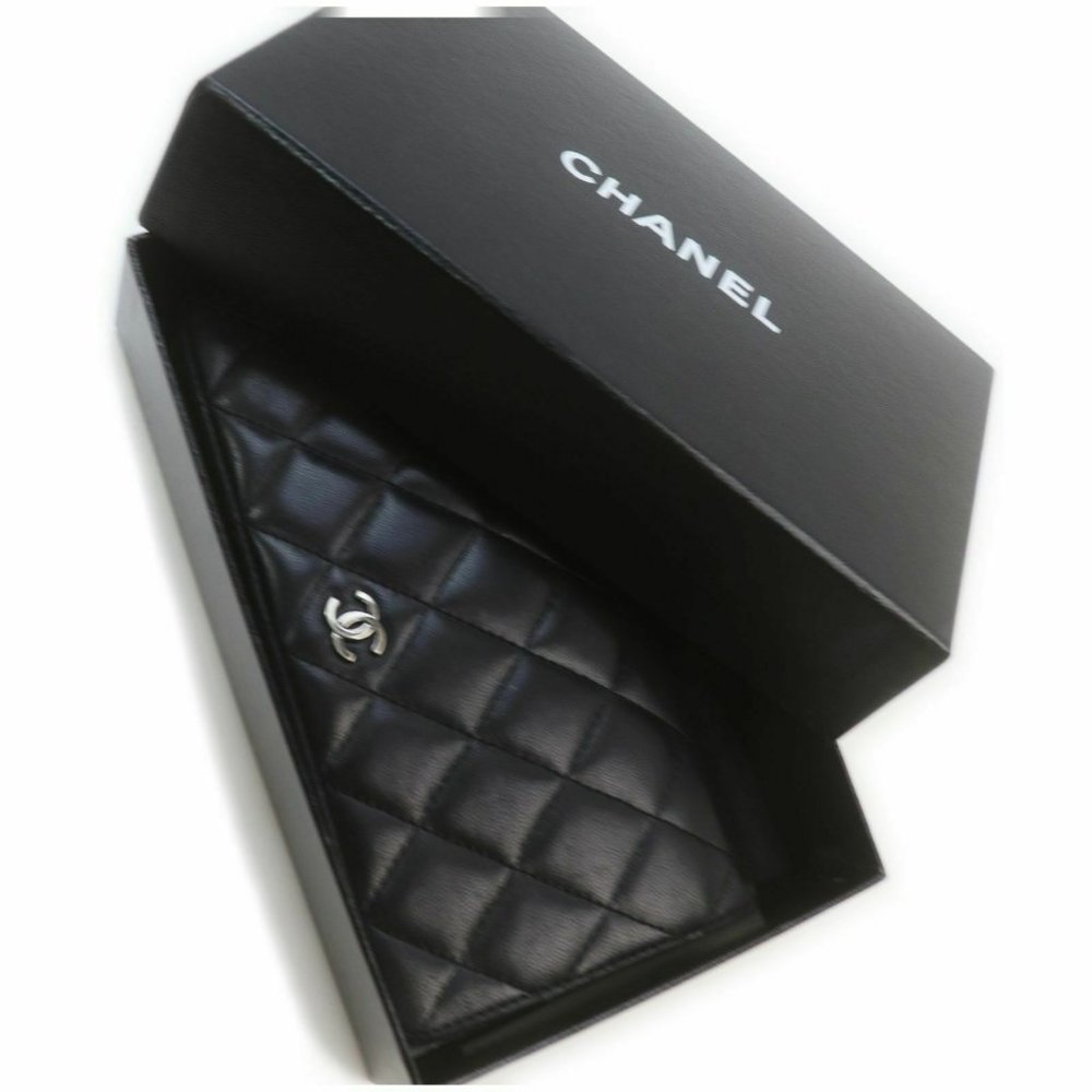 CHANEL Black Quilted Lambskin Wallet with Silver CC